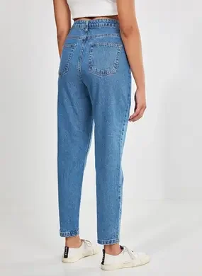 Calça Mom em Jeans Médio
