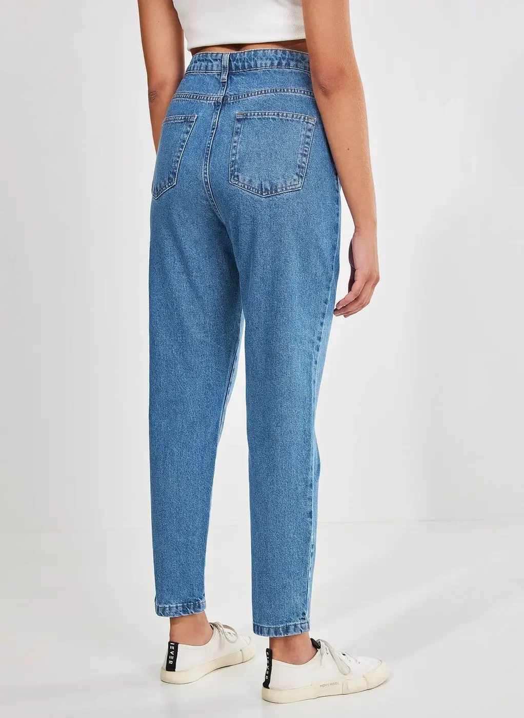 Calça Mom em Jeans Médio