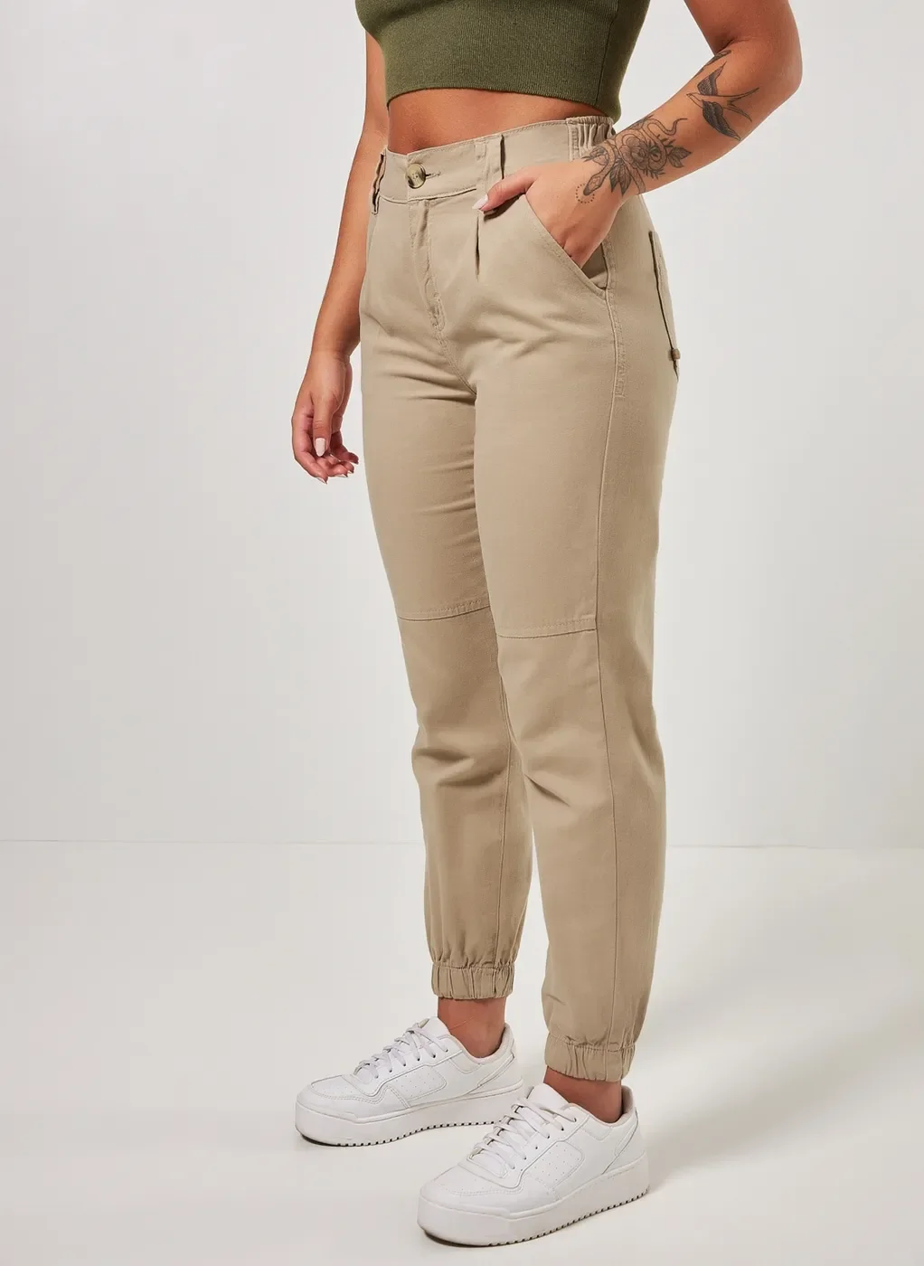 Calça Jogger Cintura Alta em Sarja