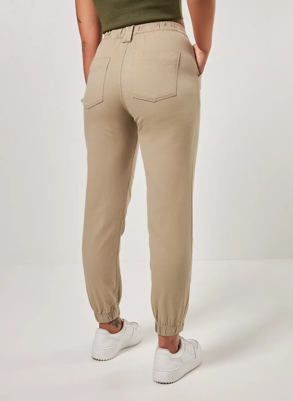 Calça Jogger Cintura Alta em Sarja