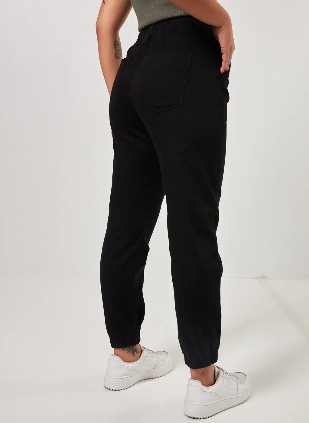 Calça Jogger Cintura Alta em Sarja