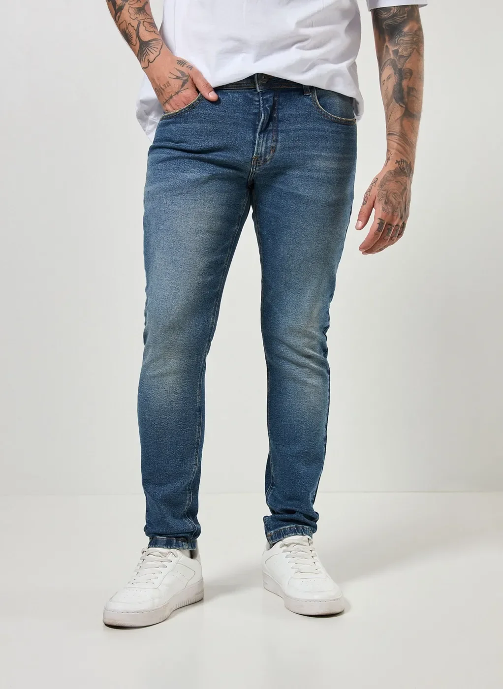 Calça Skinny em Jeans Escuro