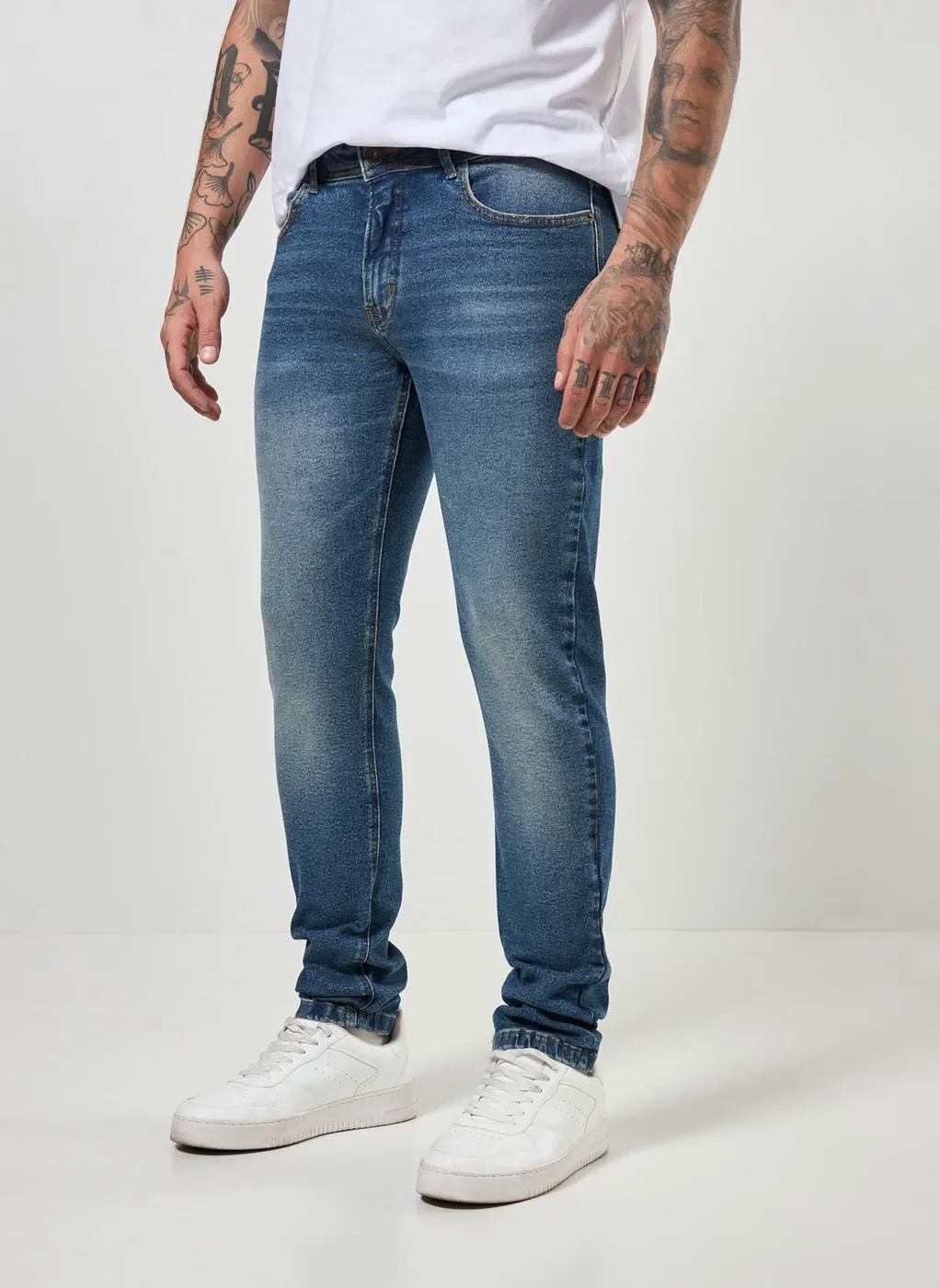 Calça Skinny em Jeans Escuro