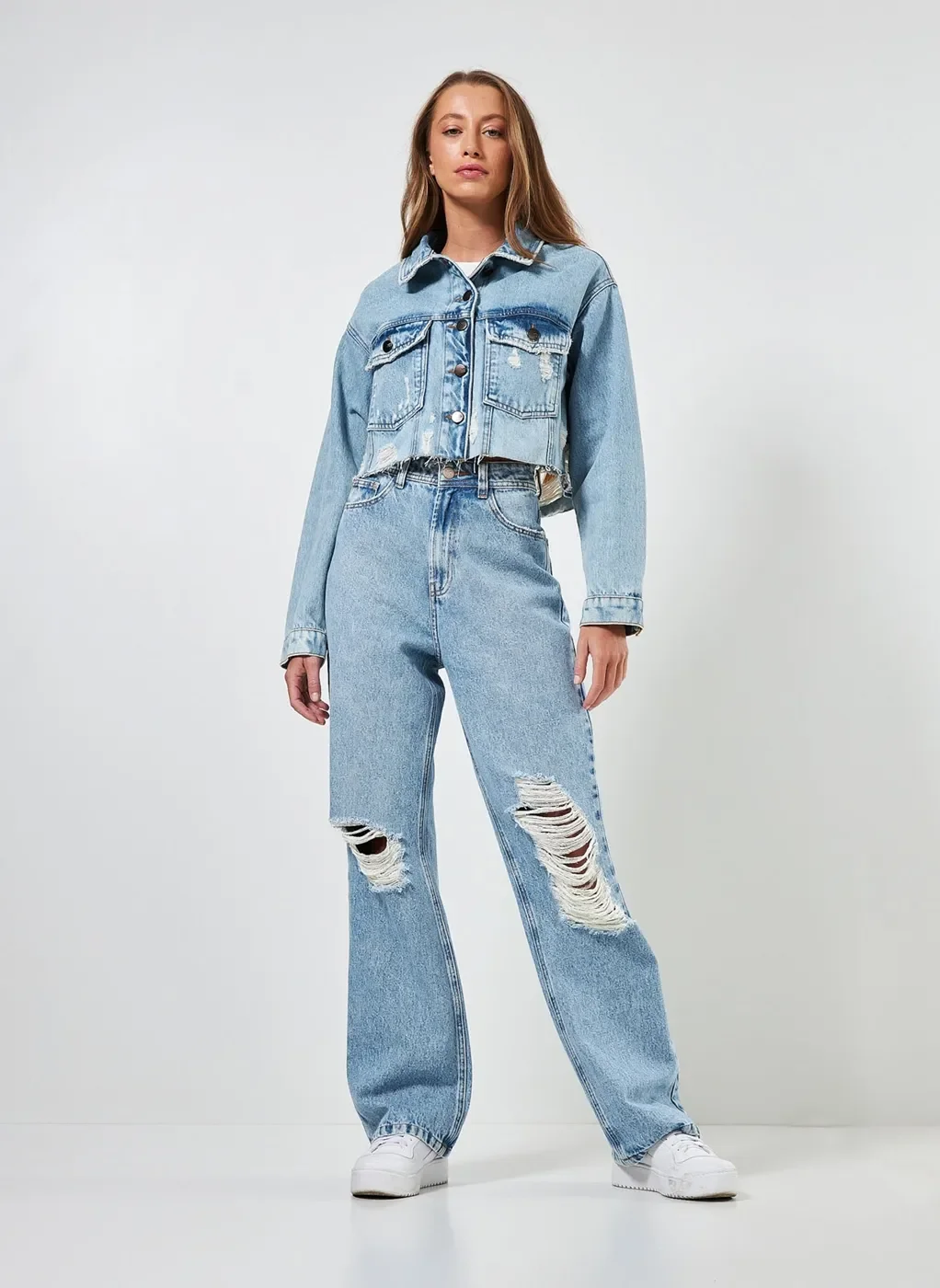 Jaqueta Cropped em Jeans Claro