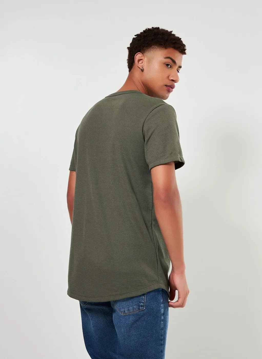 Camiseta Alongada em Malha Texturizada