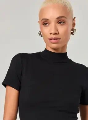 Blusa Básica de Golinha Alta