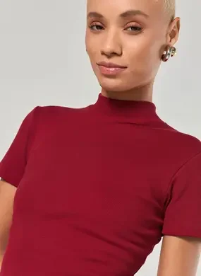 Blusa Básica de Golinha Alta