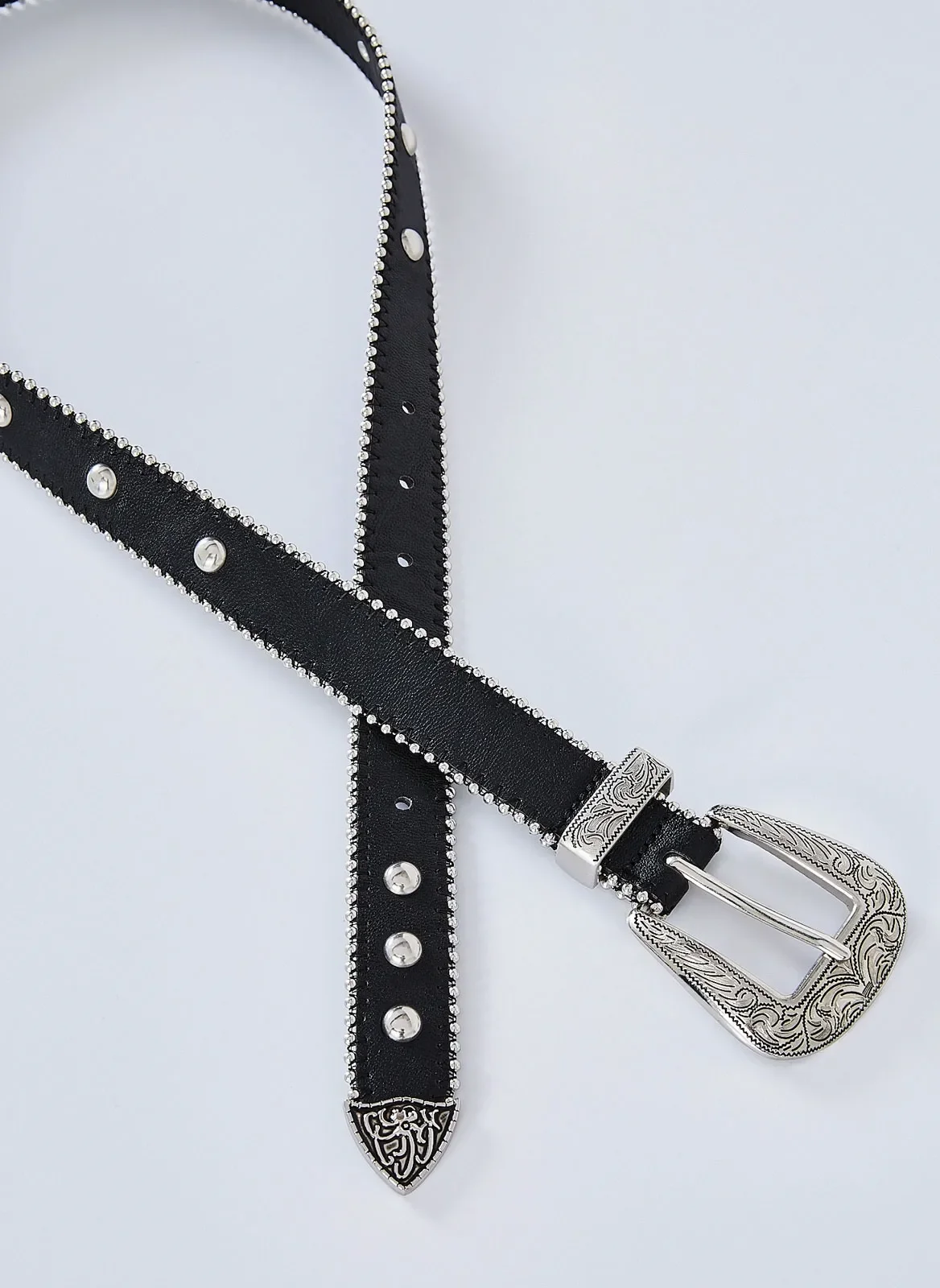 Cinto Fino com Fivela Diferenciada e Tachinhas