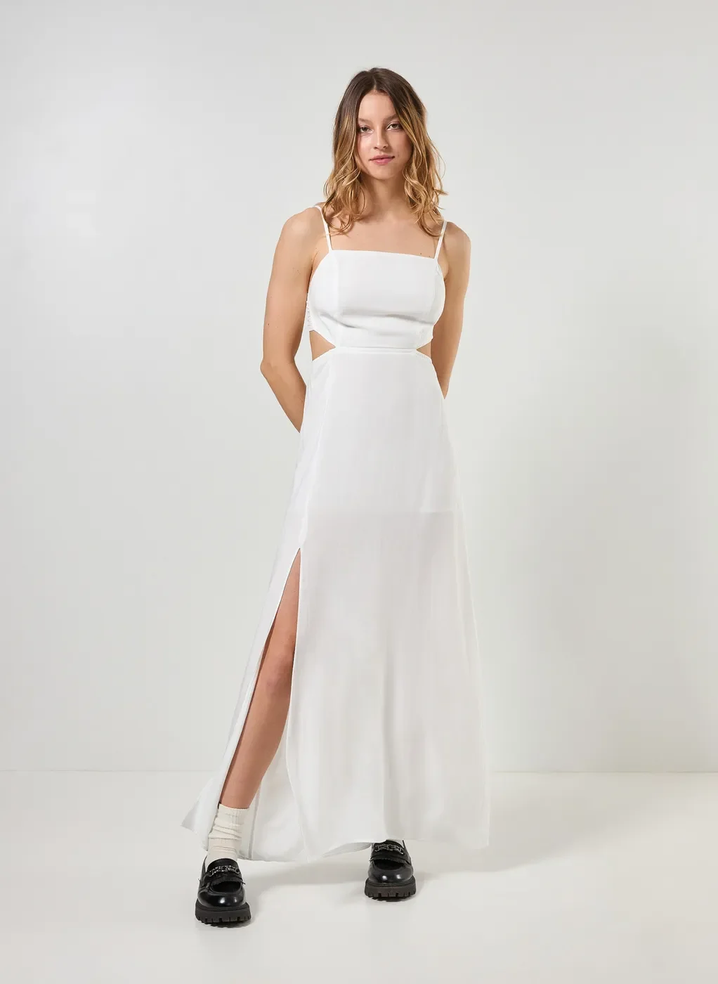 Vestido Longo com Amarração e Fenda Lateral