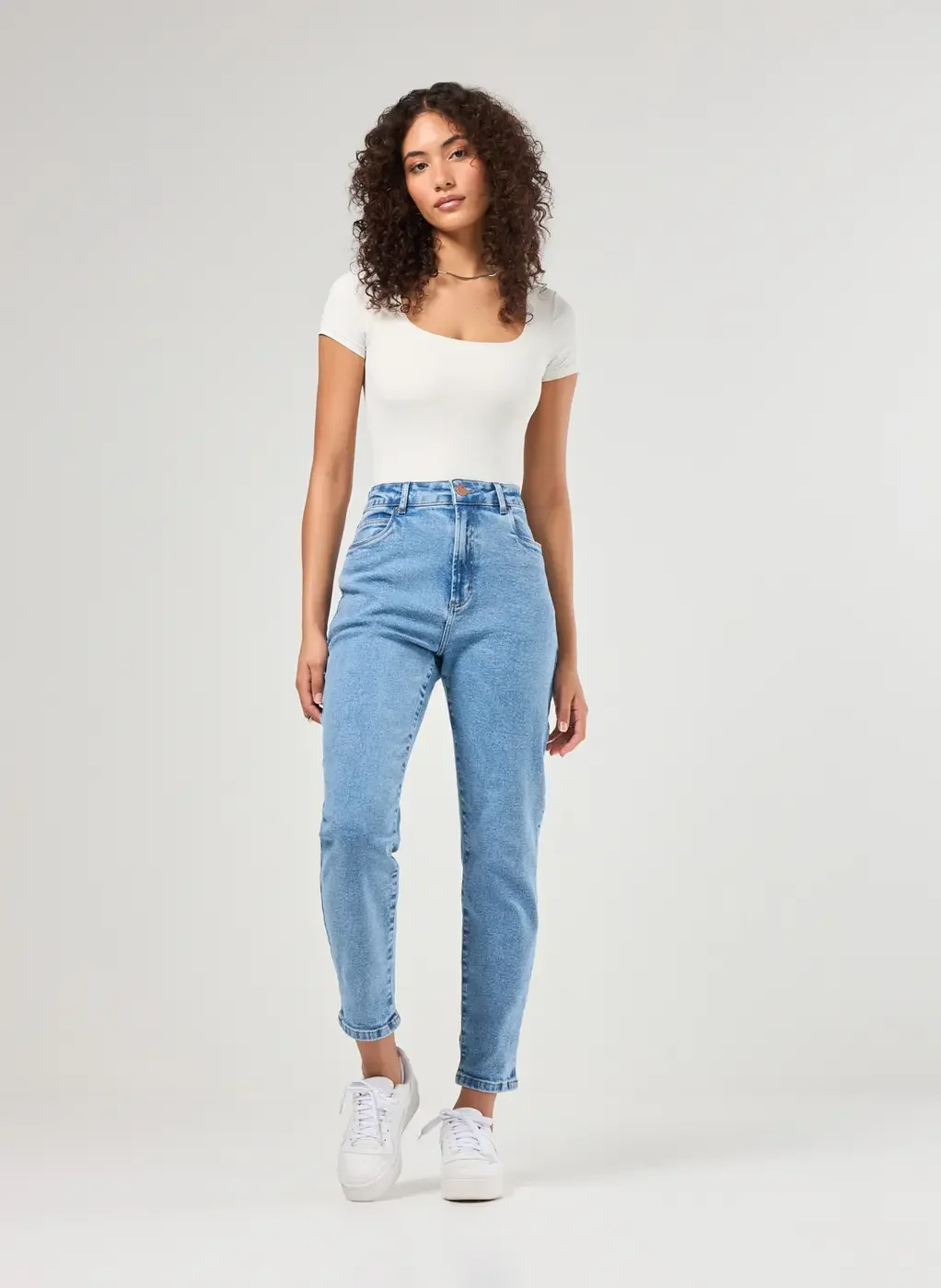 Calça Mom Jeans Claro