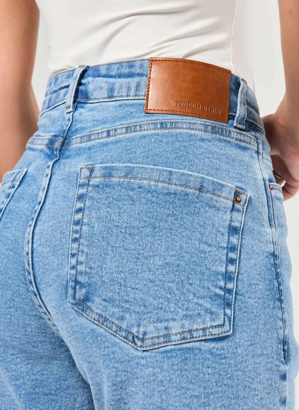 Calça Mom Jeans Claro