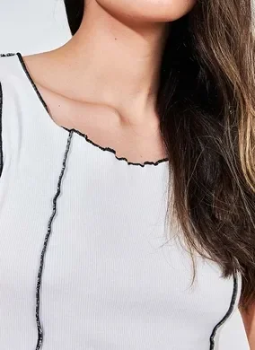 Regata Cropped com Costura Contrastante