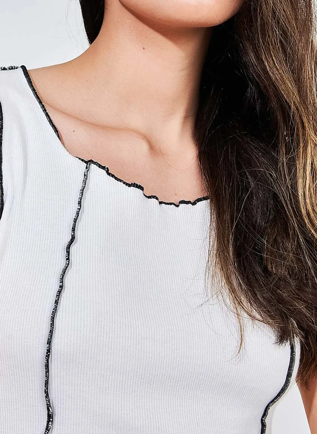 Regata Cropped com Costura Contrastante