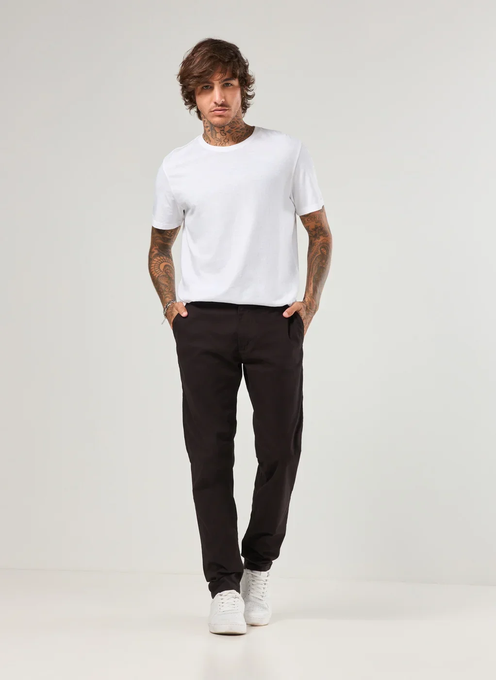 Calça Chino Slim em Sarja Preta