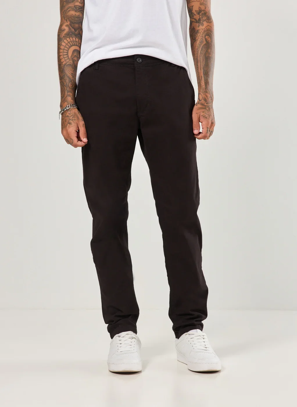 Calça Chino Slim em Sarja Preta