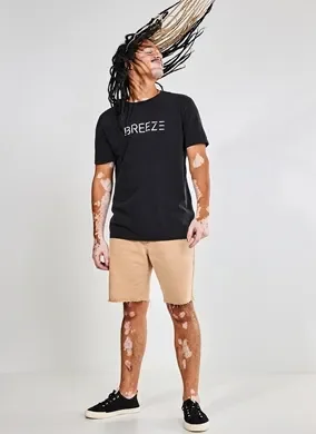 Camiseta Preta Escrito Breeze