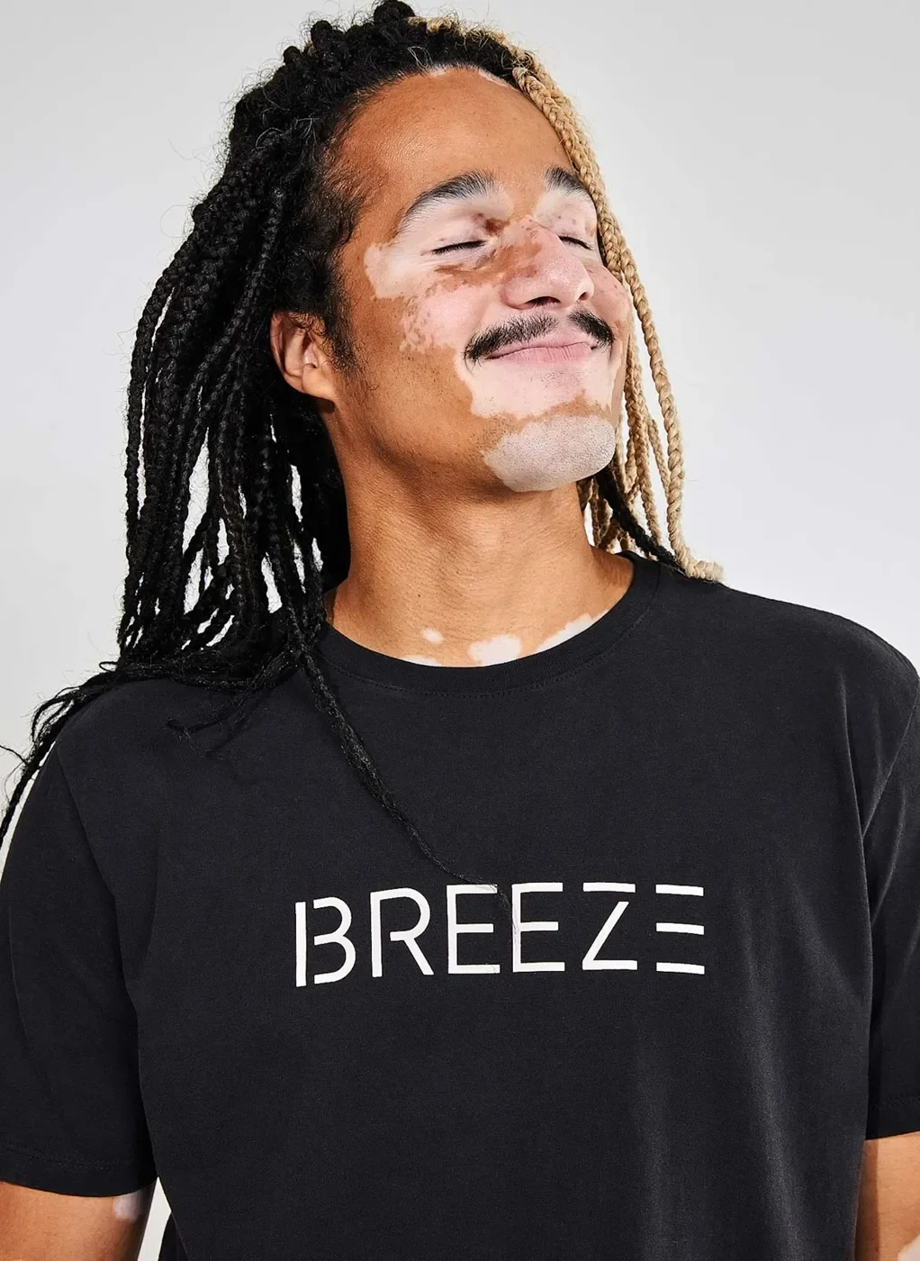 Camiseta Preta Escrito Breeze