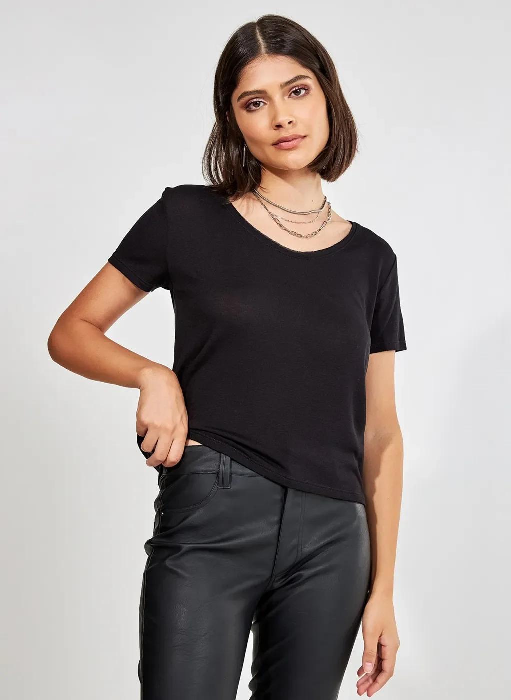 Blusa Básica Com Decote Canoa