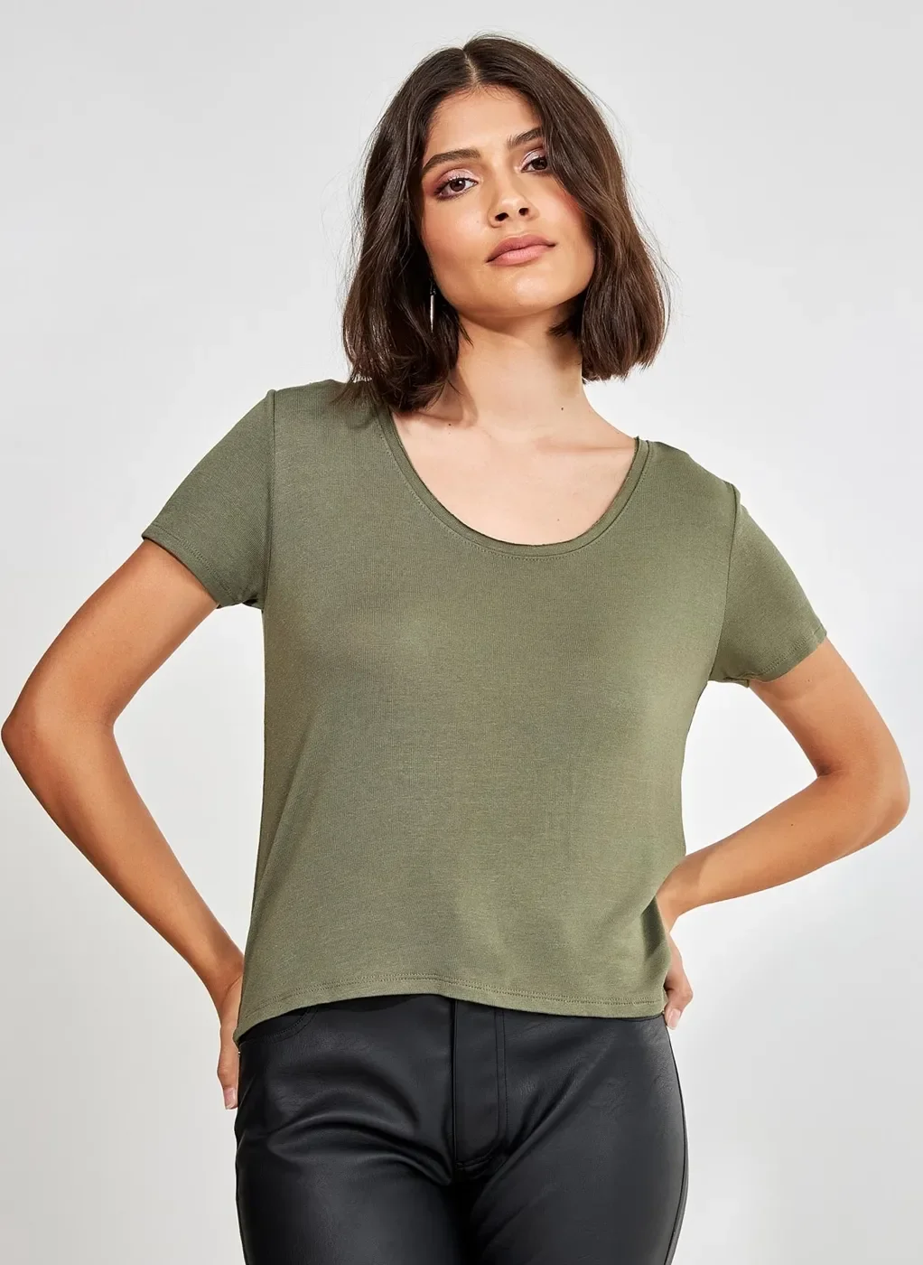 Blusa Básica Com Decote Canoa