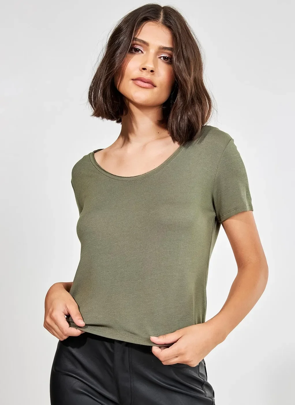 Blusa Básica Com Decote Canoa