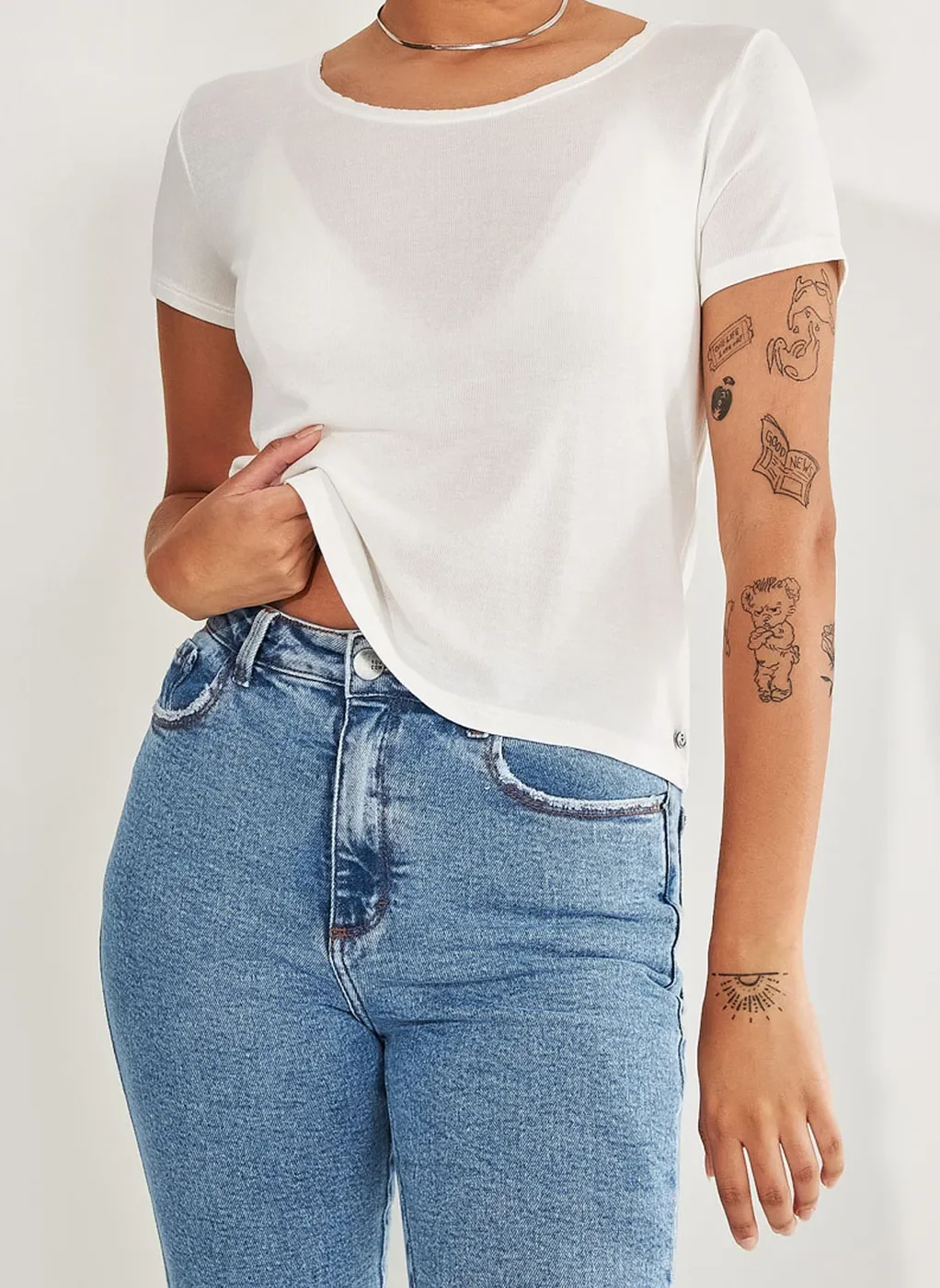 Blusa Básica Com Decote Canoa