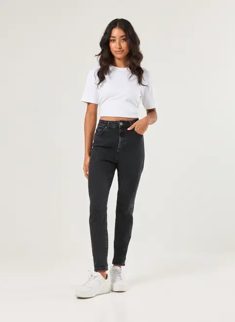 Calça Mom Jeans Preta