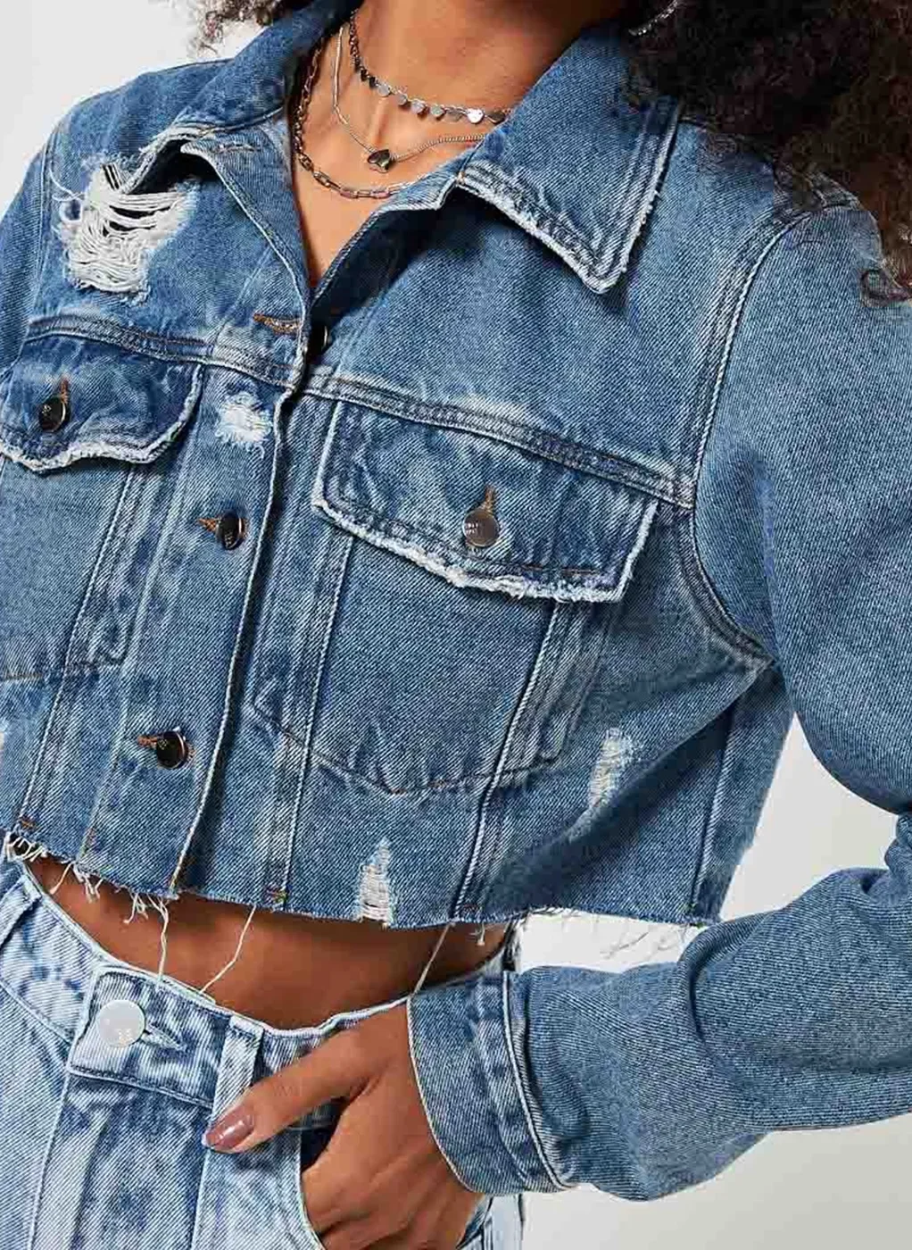 jaqueta jeans cropped Desfiada
