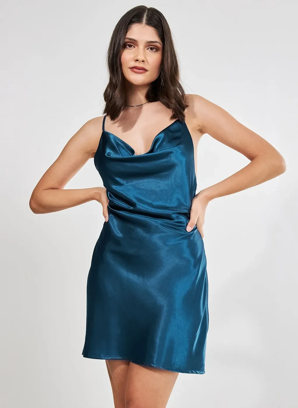 Vestido De Cetim Gola Degagê