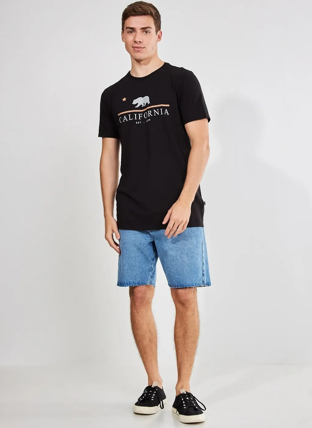 Camiseta Preta Alongada Califórnia