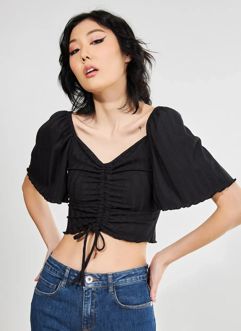 Blusa Cropped Preta Manga Morcego