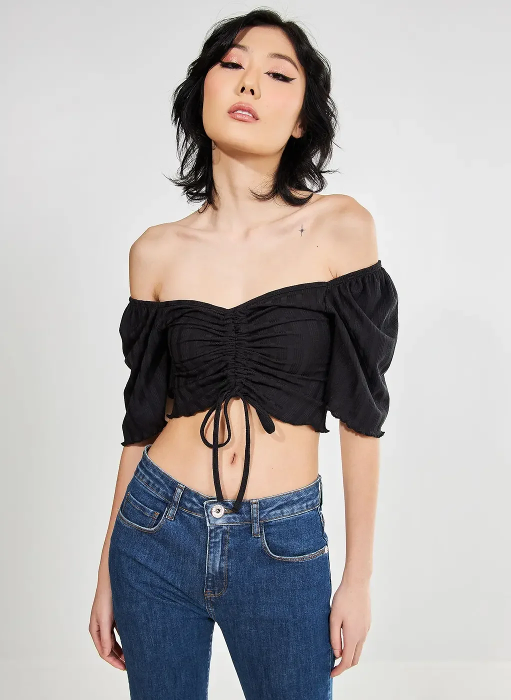 Blusa Cropped Preta Manga Morcego