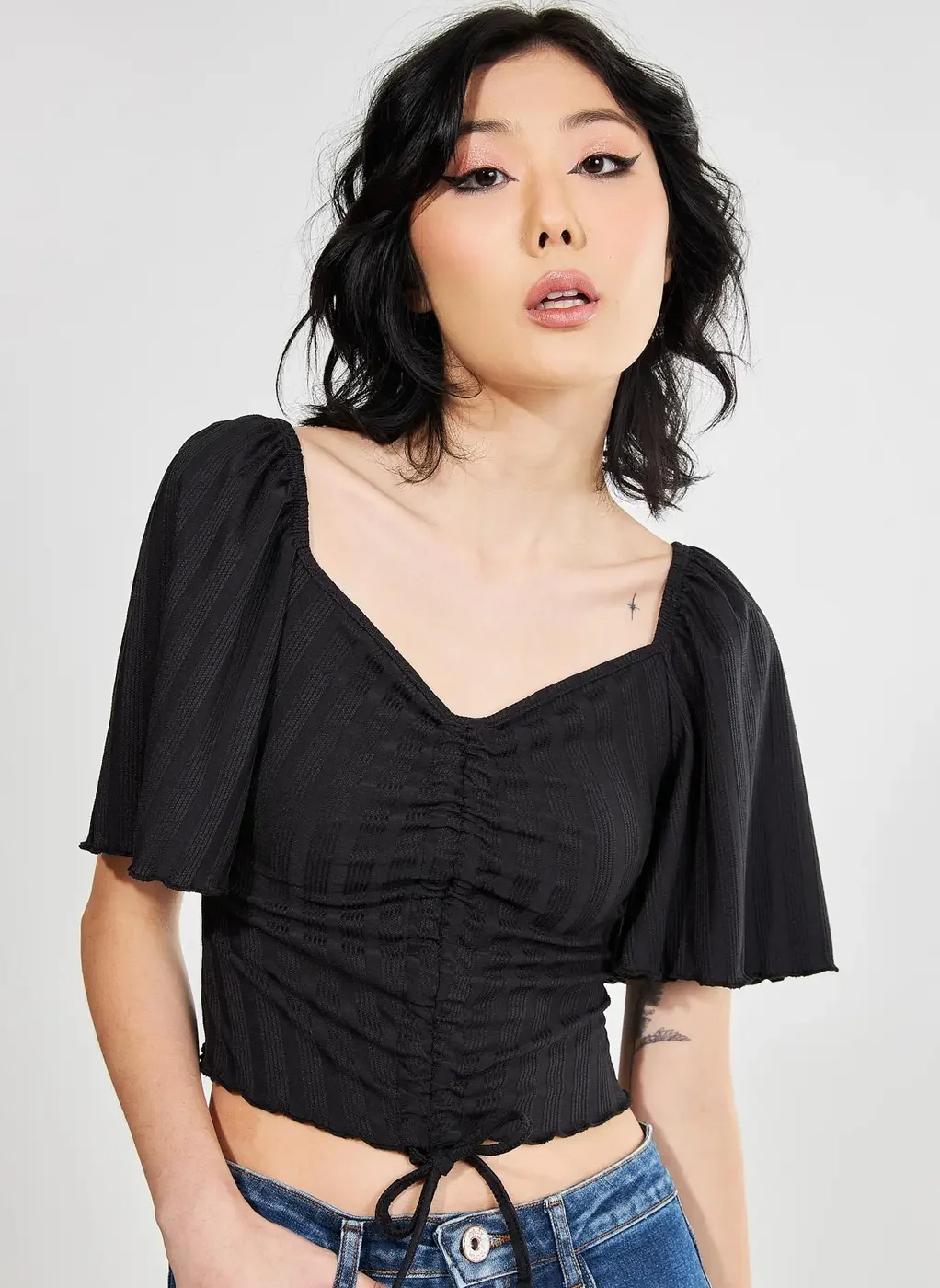 Blusa Cropped Preta Manga Morcego