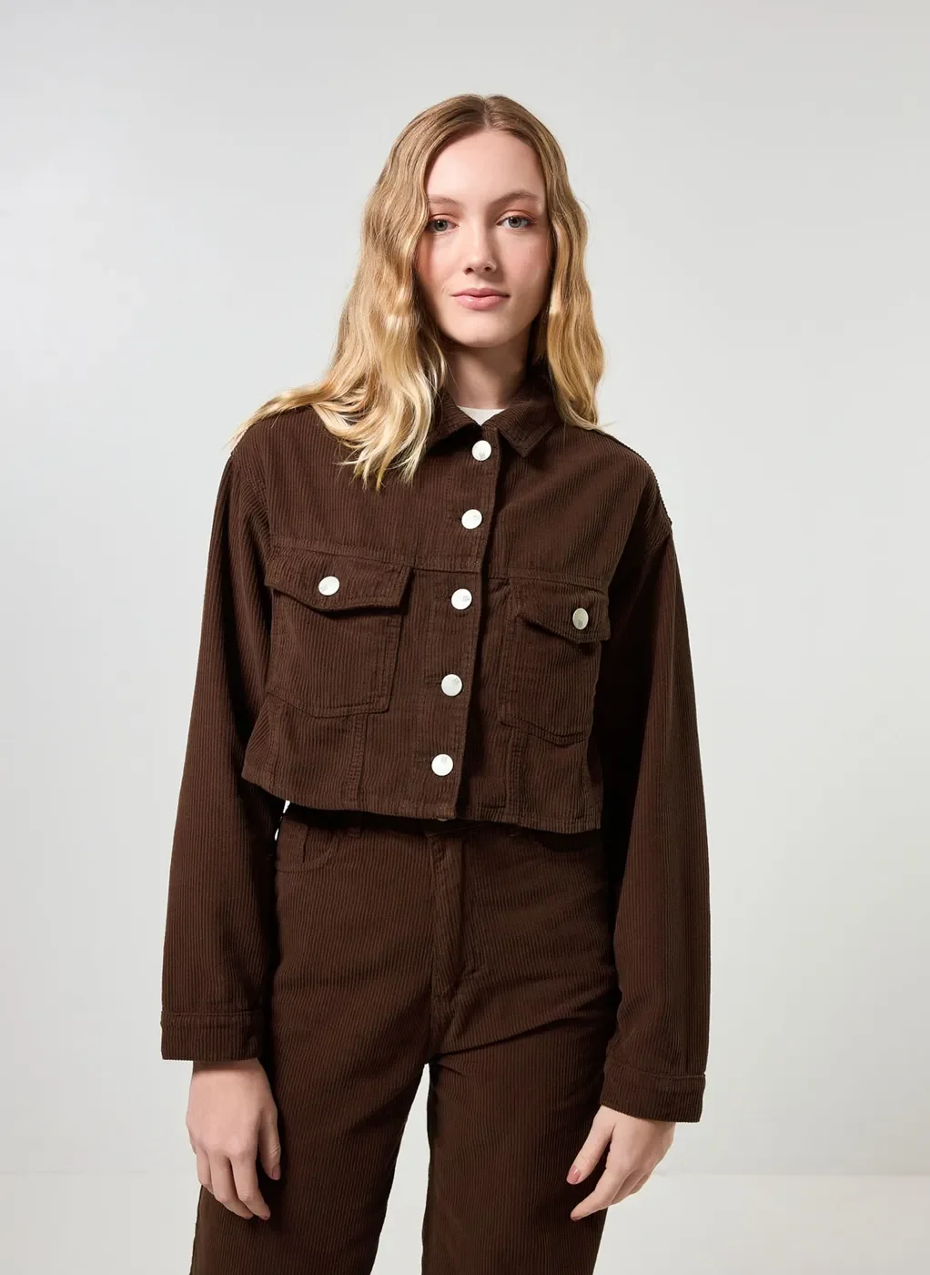 Jaqueta Cropped Veludo Cotelê Marrom