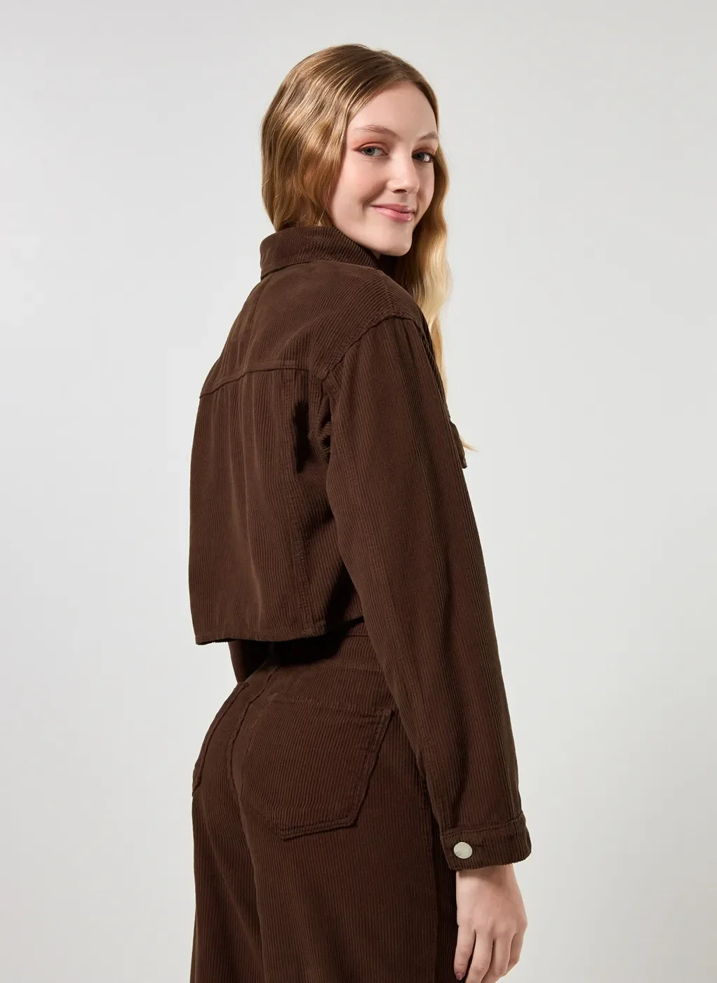 Jaqueta Cropped Veludo Cotelê Marrom