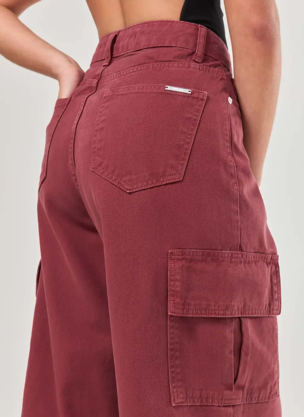 Calça Wide Leg Cargo Cintura Alta