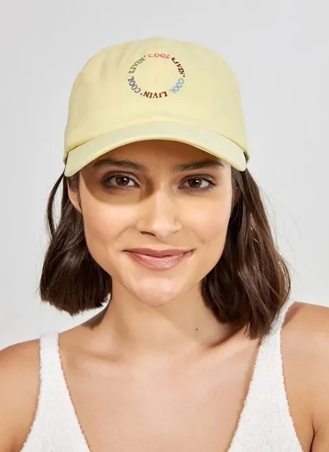 Boné Amarelo Claro Com Bordado
