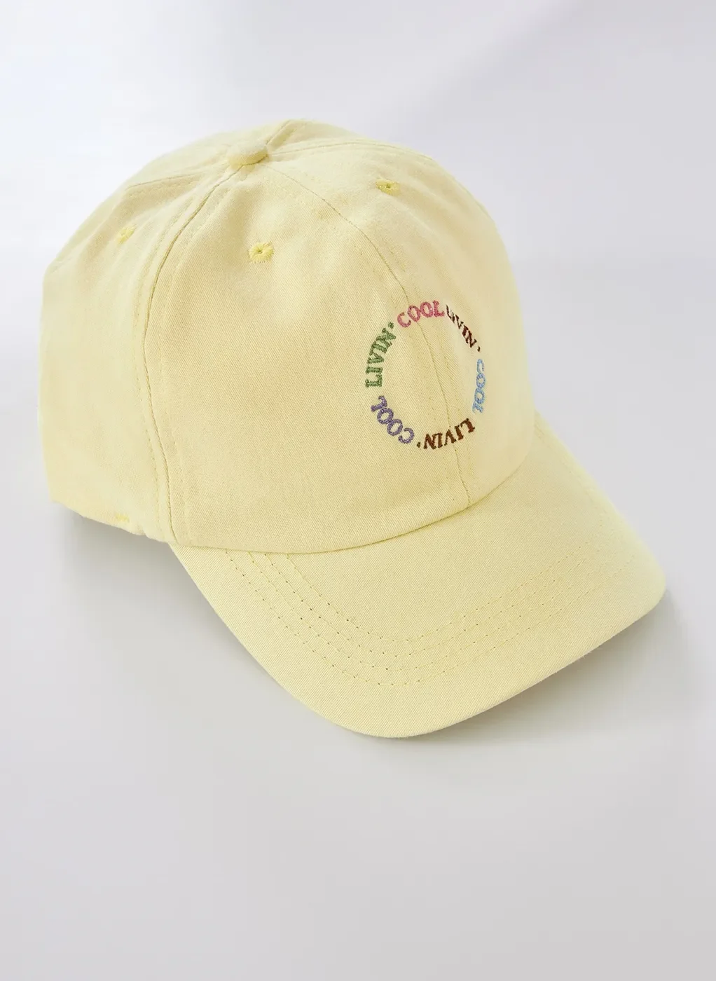 Boné Amarelo Claro Com Bordado