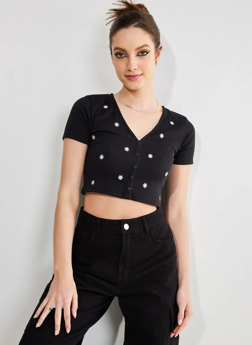 Blusa Cropped Margaridas Com Botões