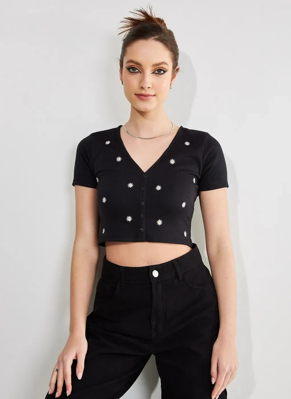Blusa Cropped Margaridas Com Botões