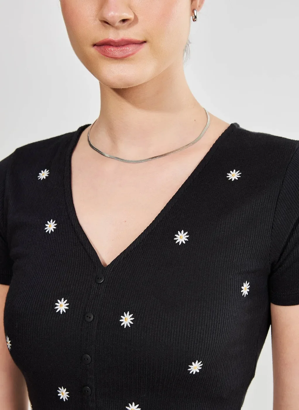 Blusa Cropped Margaridas Com Botões