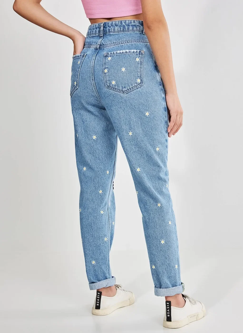 Calça Mom Jeans Com Margaridas