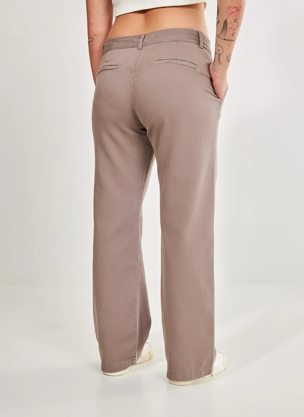 Calça De Sarja Cinza Com Cintura Baixa