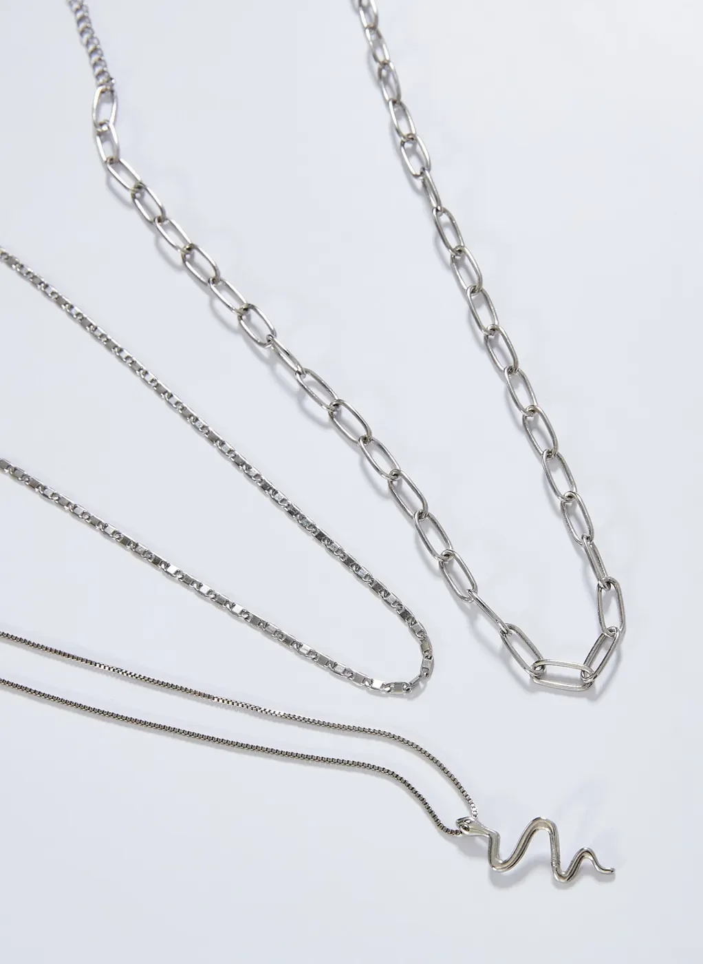 Kit Colares Prateados Pingente De Cobra