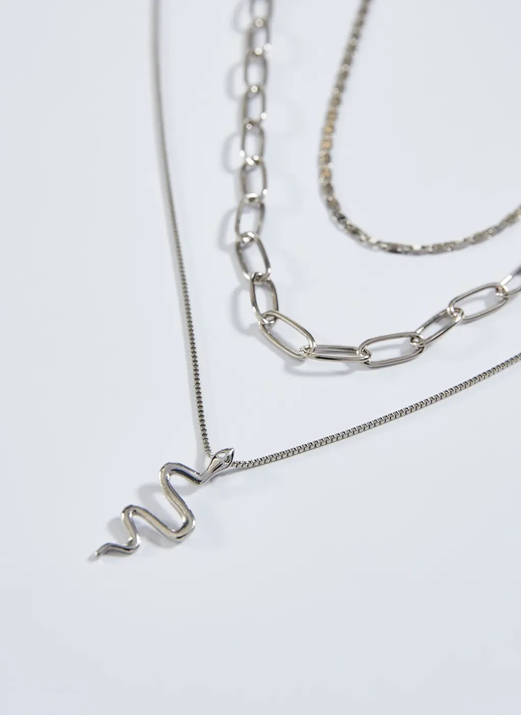 Kit Colares Prateados Pingente De Cobra