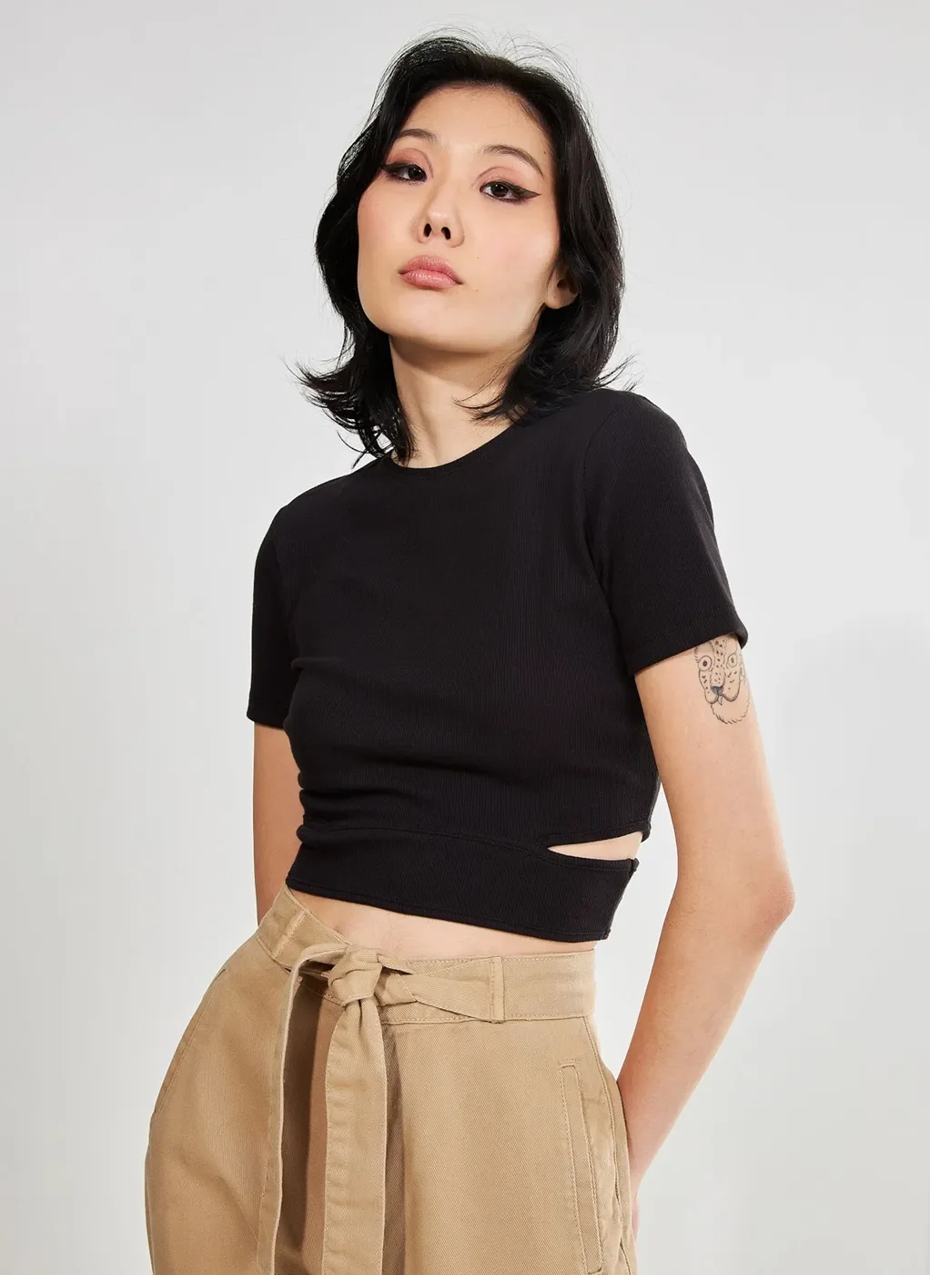 Blusa Cropped Com Aberturas