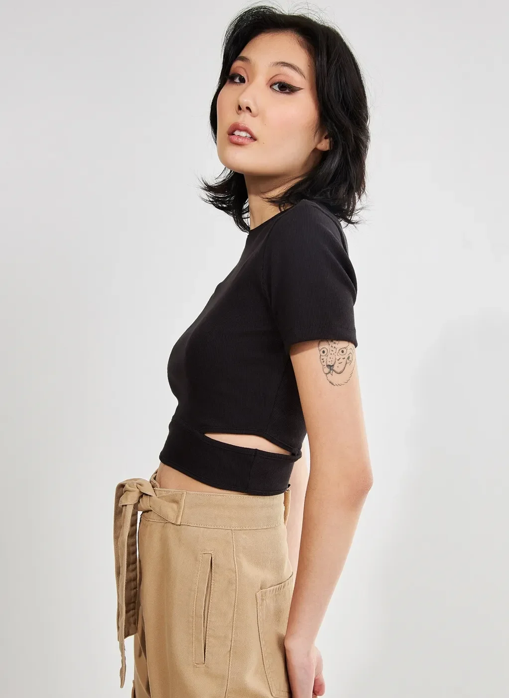 Blusa Cropped Com Aberturas