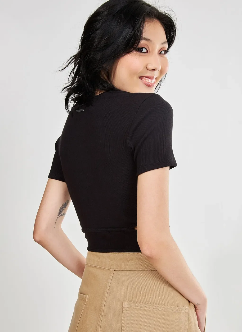 Blusa Cropped Com Aberturas