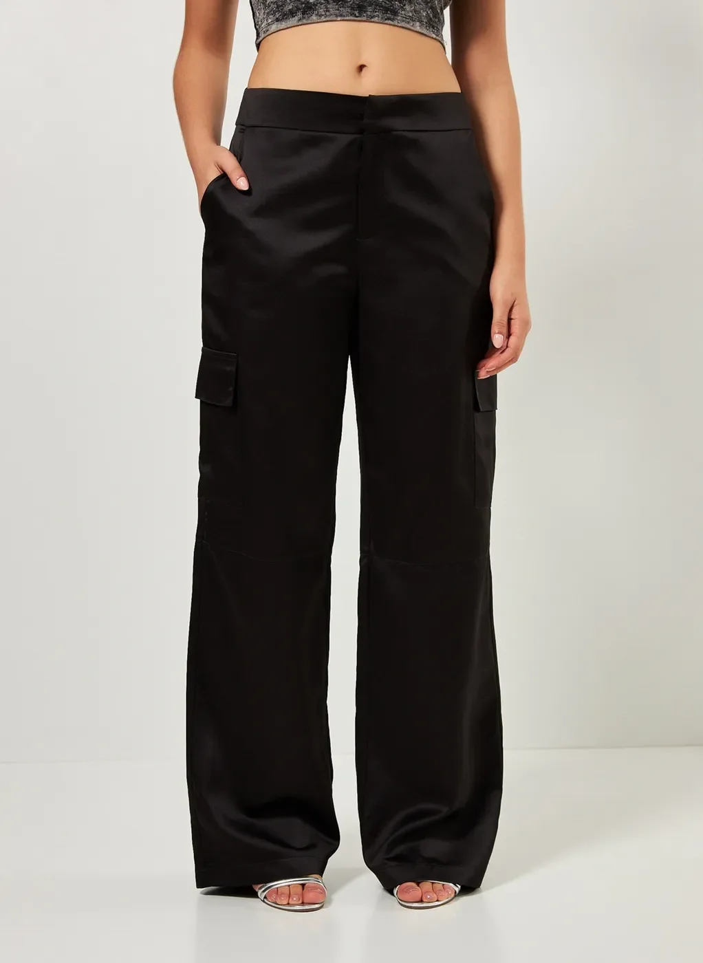 Calça Cargo Em Cetim Preto