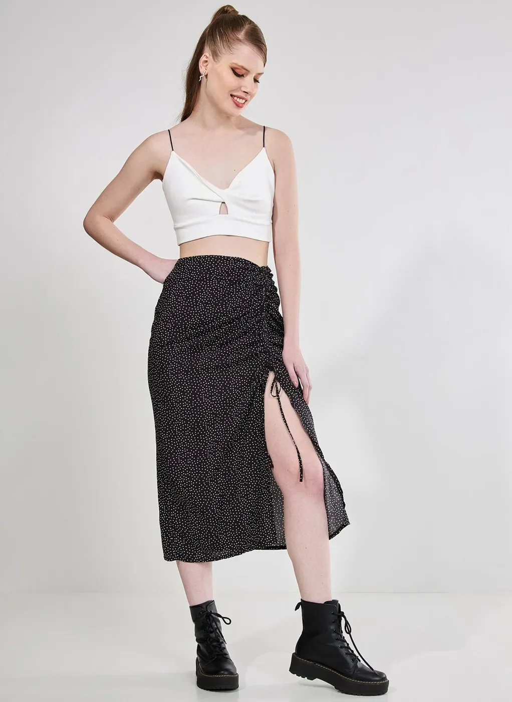 Saia Midi Com Amarração Preta Poá