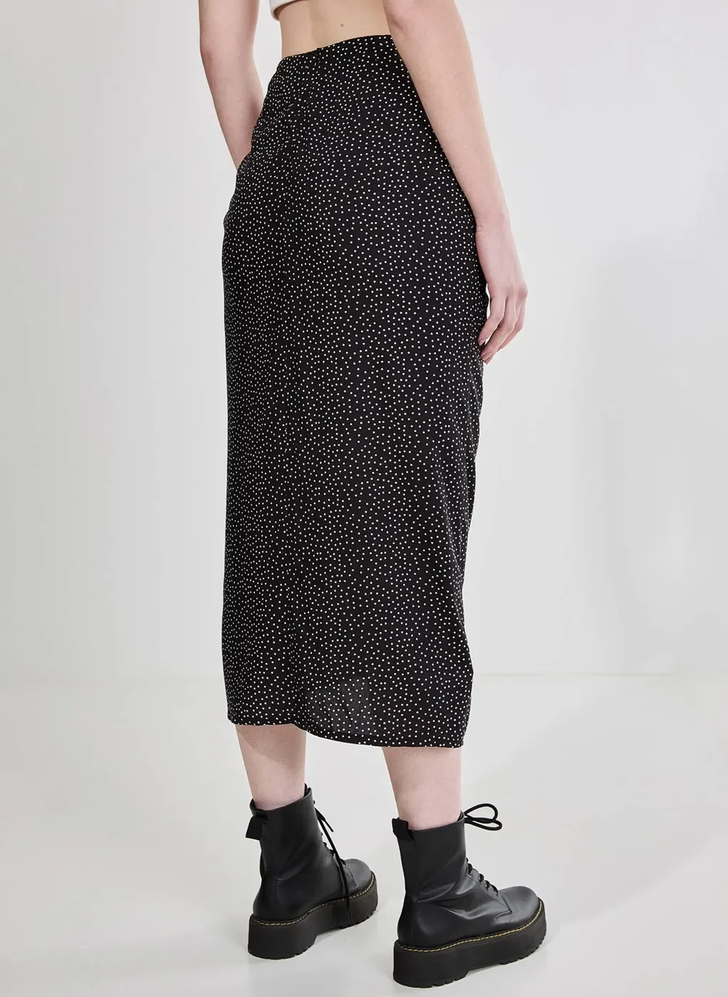 Saia Midi Com Amarração Preta Poá